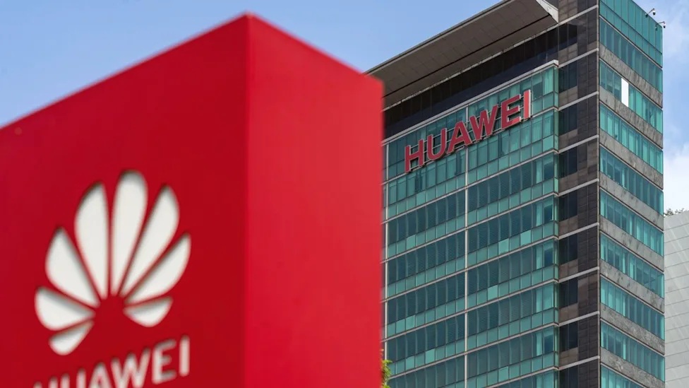 Rows of Huawei Ascend server cabinets forming a single AI super node at WAIC Shanghai
